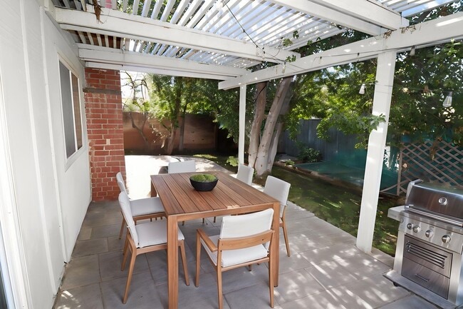 Building Photo - 1054 N Grand St