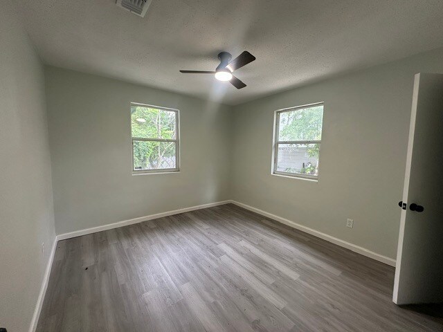 Building Photo - Beautifully Renovated 4 Bedroom Home With Modern Finishes