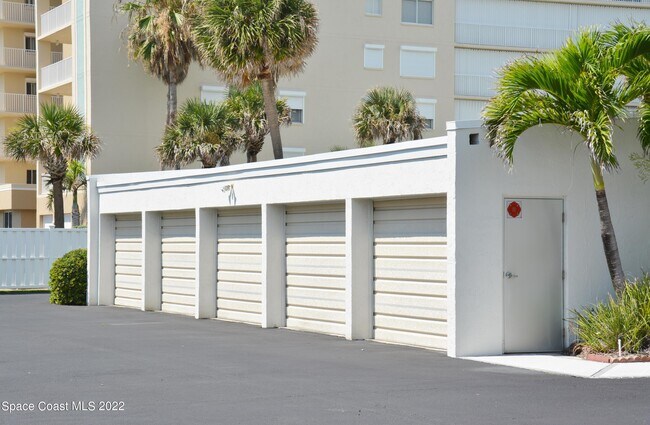 Building Photo - 1555 N Hwy A1A