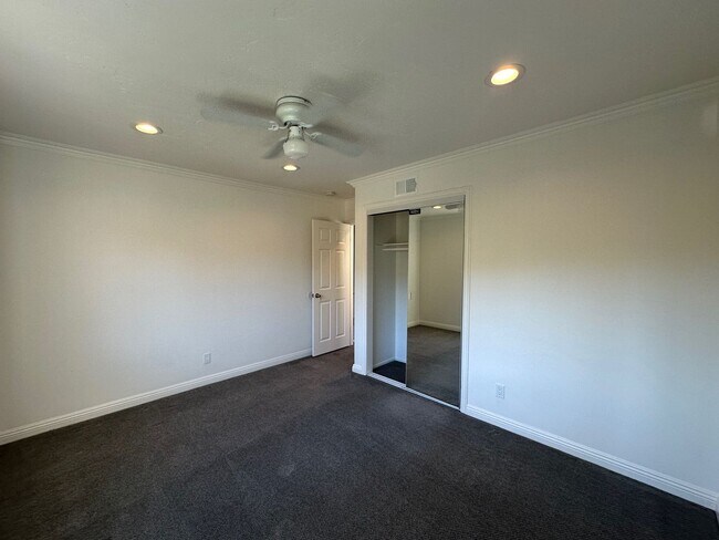 Building Photo - Stunning 4+3 pool home in Agoura Hills -Co...