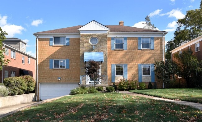 Building Photo - 2027 Riverside Dr