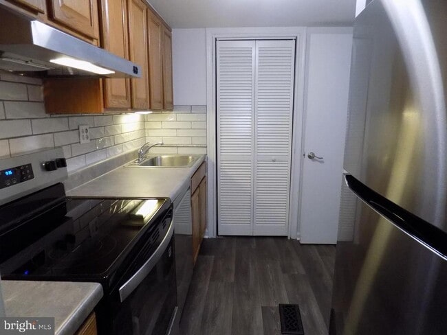 Building Photo - 106 Bancroft Rd