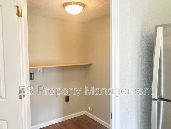 Building Photo - 4481 Redcliff N Ln