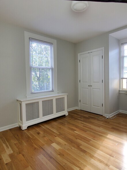 Primary Photo - 43 S Adelaide Ave