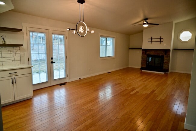 Building Photo - 4400 S Carbine Ave