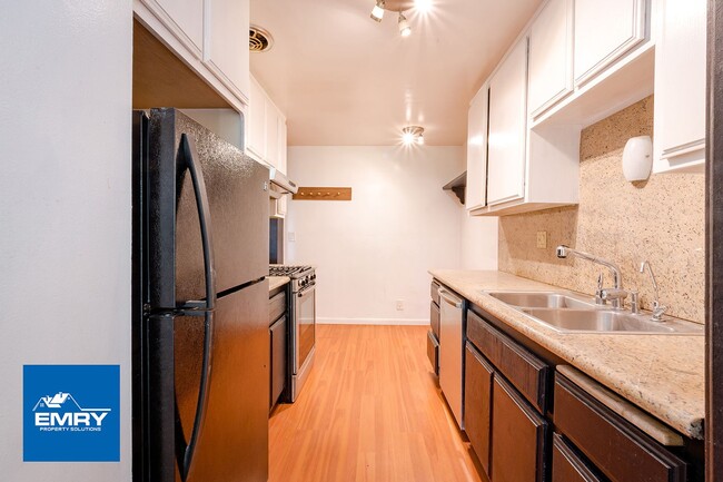 Building Photo - Condo for Rent in Culver City 2 Bed 2 Bath...
