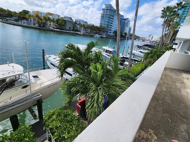 Building Photo - 5900 Collins Ave