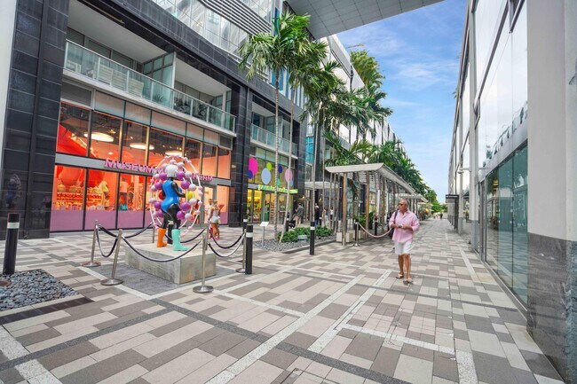 Building Photo - 851 NE 1st Ave