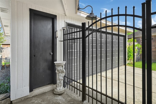 Building Photo - 19810 Bambiwoods Ct