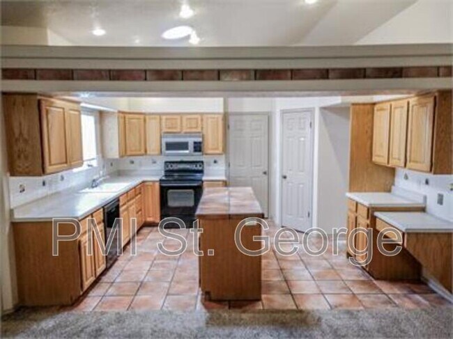 Building Photo - 1569 Tamarisk Dr
