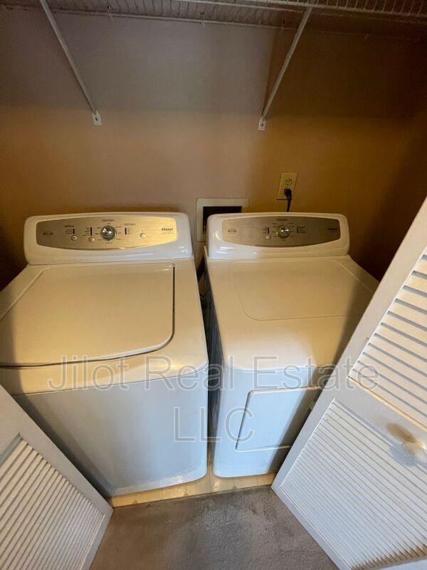 Building Photo - 1048 Hillsborough Chase NW