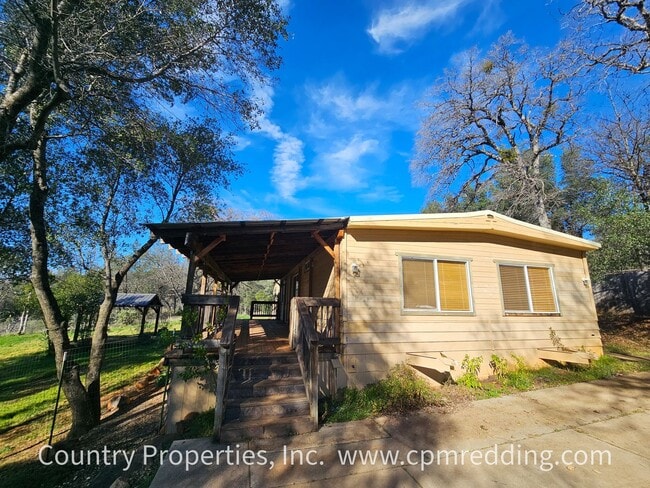 Building Photo - Country Living with 4 Bedrooms plus an Office!