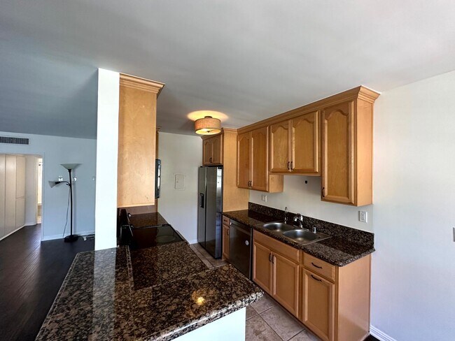 Building Photo - ***MOVE-IN SPECIAL 2 WEEKS FREE RENT***Spacious Upper level 1 bed -1 bath with parking and pool i...