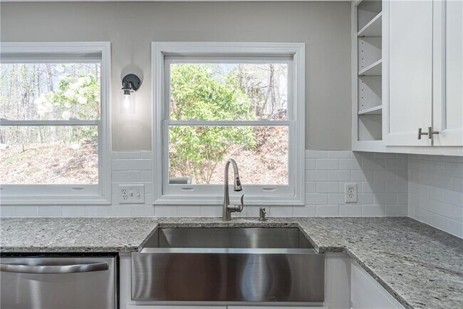 Building Photo - 4571 Huntridge Dr