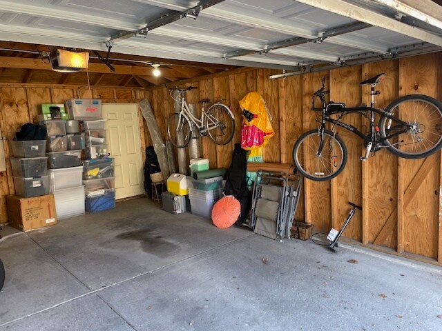 Building Photo - 1037 N Damen Ave