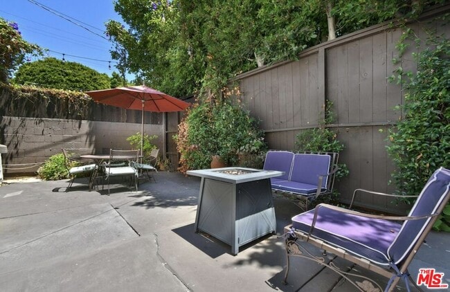 Building Photo - 8704 Ashcroft Ave