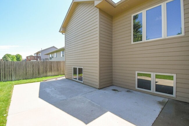 Building Photo - 3908 W 89th St