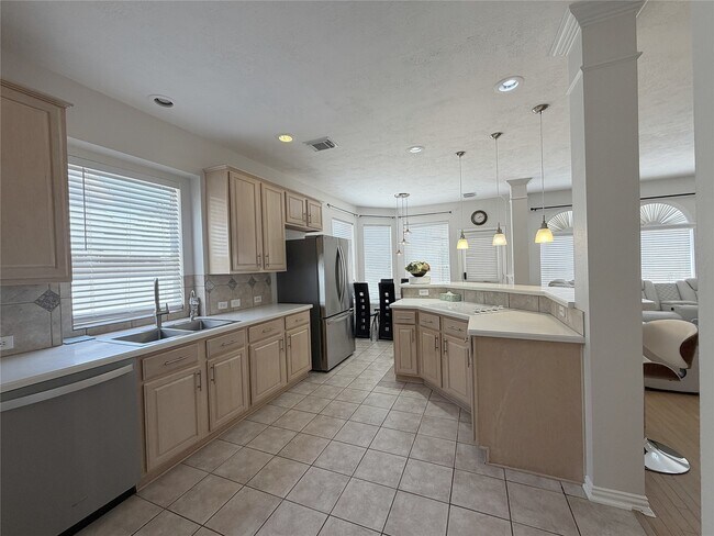 Building Photo - 3822 Shady Harbor Dr