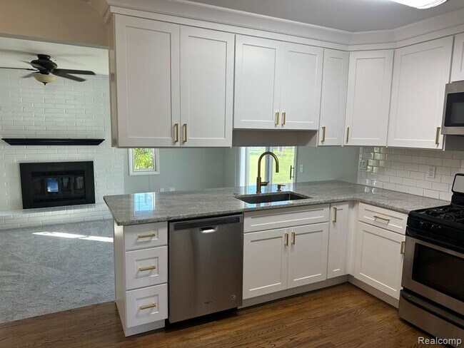 Building Photo - 30569 Westmore Dr