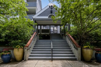 Building Photo - 2201 Pearl St