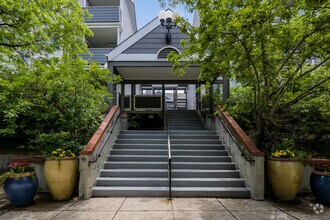 Building Photo - 2201 Pearl St