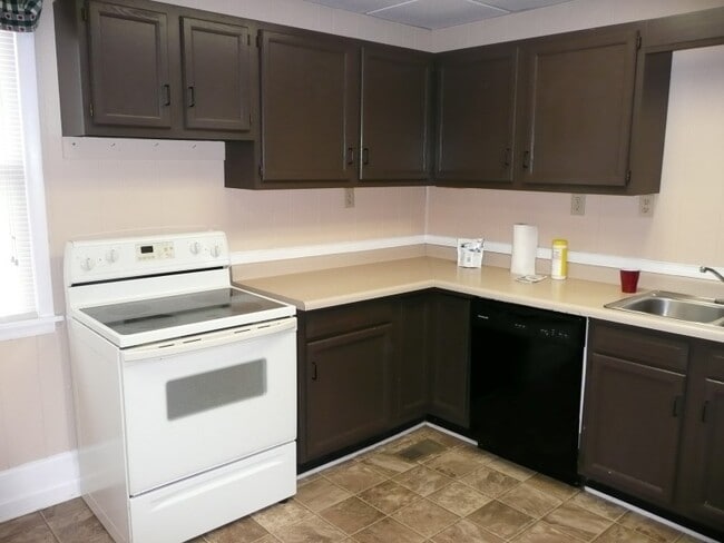 Building Photo - 324 Highland Ave