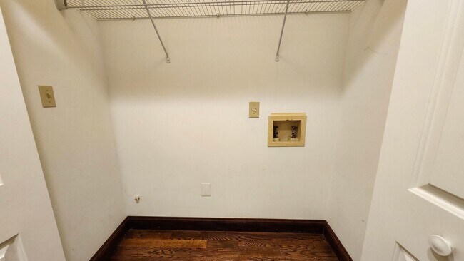 Building Photo - 310 Milesford Ct