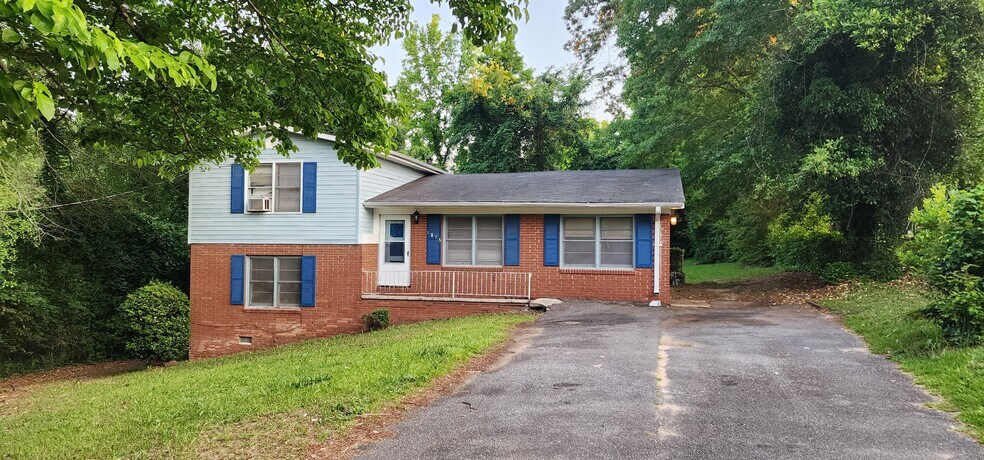 Building Photo - 1975 Thomas Drive