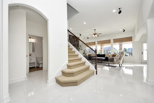 Building Photo - 17859 Camp Cove Dr