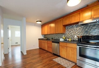 Building Photo - 2BR/1 Bath Mid-Century Modern with Condo finishes