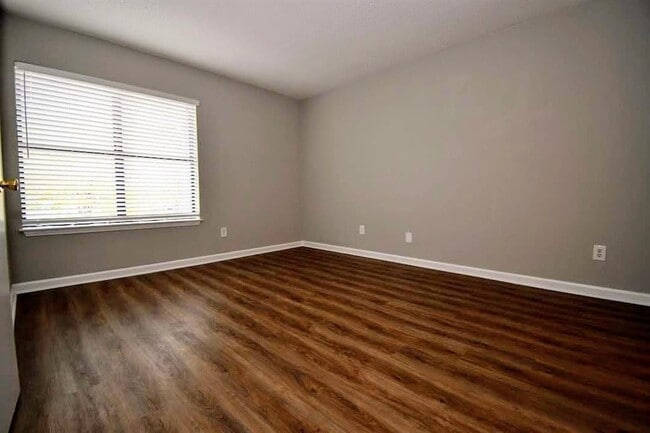 Building Photo - 1605 Huntingdon Chase