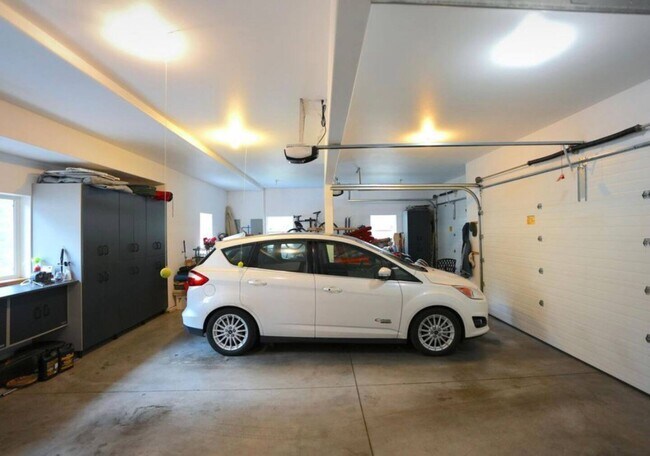 garage - 60709 Golf Village Loop