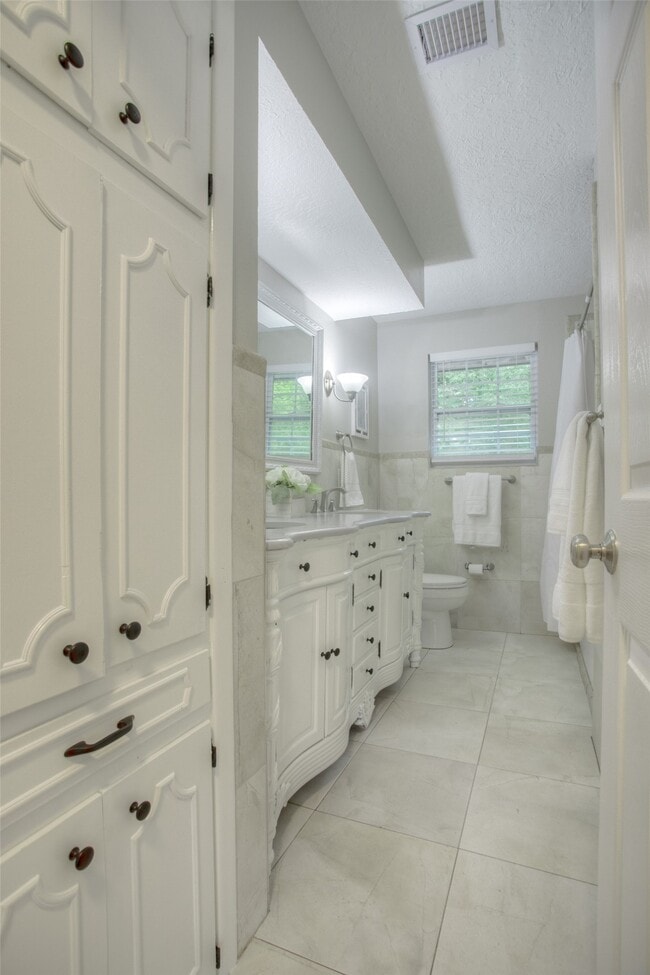 Building Photo - 6016 Teas Nursery Rd