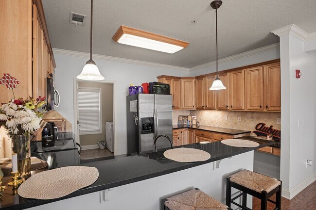 Building Photo - Plainsview Condo | 2 Bed 2 Bath