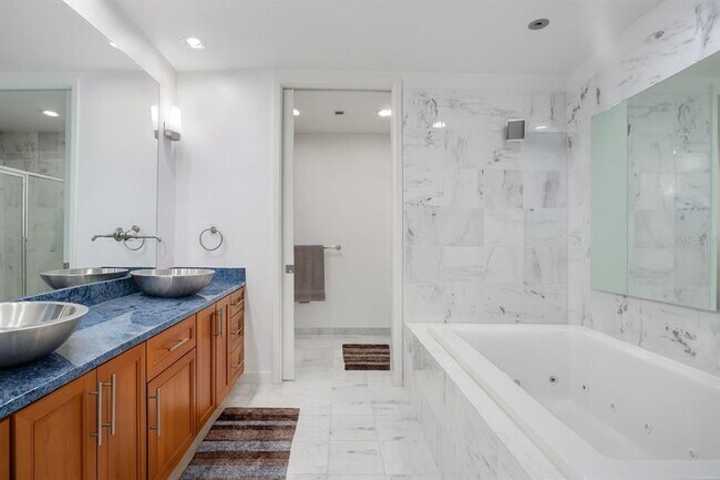 Building Photo - 150 E Robinson St