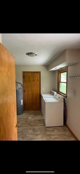 Building Photo - 5044 Jolly Rd