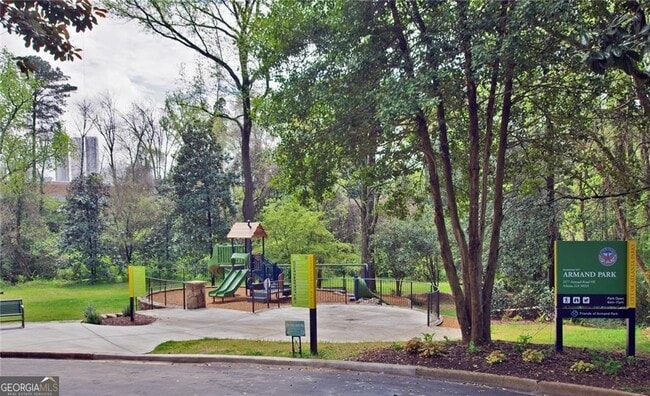Building Photo - 302 Cedar Chase Cir NE