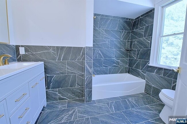 Building Photo - 16 Clarke St