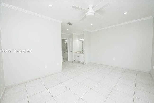 Building Photo - 10945 SW 113th Pl