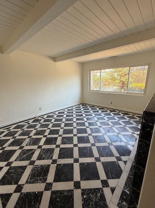 Building Photo - $3,700 / 4 BR - Comfortable 3-Bedroom Fremont Rental in Prime East Bay Location!