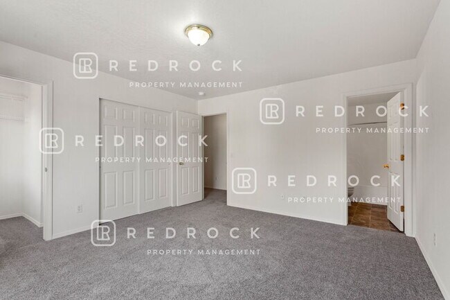 Building Photo - 4920 N Orchid Ln