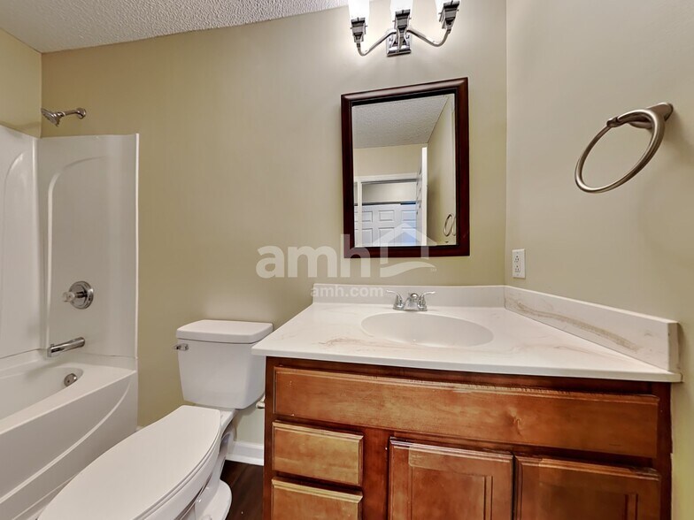 Building Photo - 304 S Port Dr