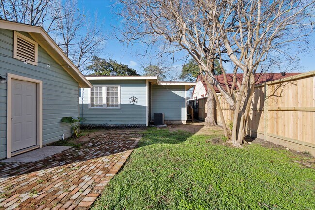 Building Photo - 1008 Gale St