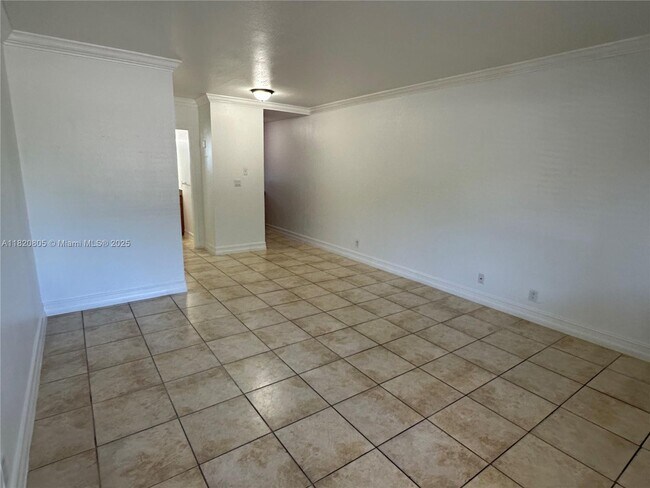 Primary Photo - 1400 NE 56th St