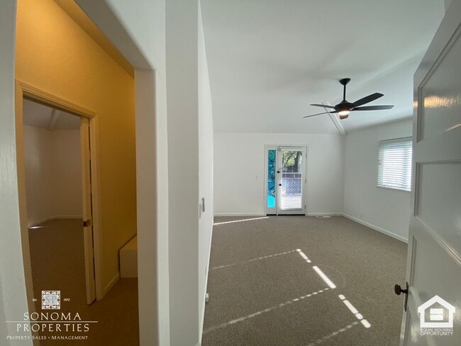 Building Photo - Updated 3bd+ Home In Glen Ellen