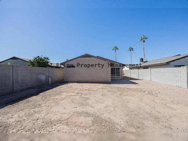 Building Photo - 619 E Jensen St