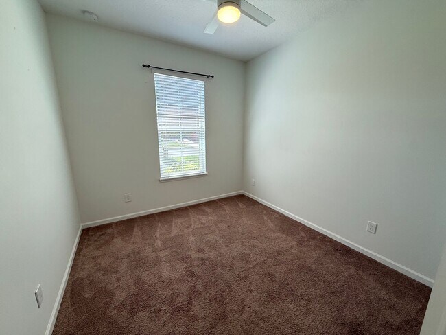 Building Photo - 4/3.5 Home in Gated Community