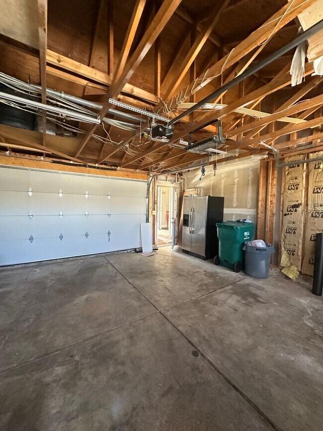 Building Photo - 3 Bed 2 Bath Remodeled Home for Rent!