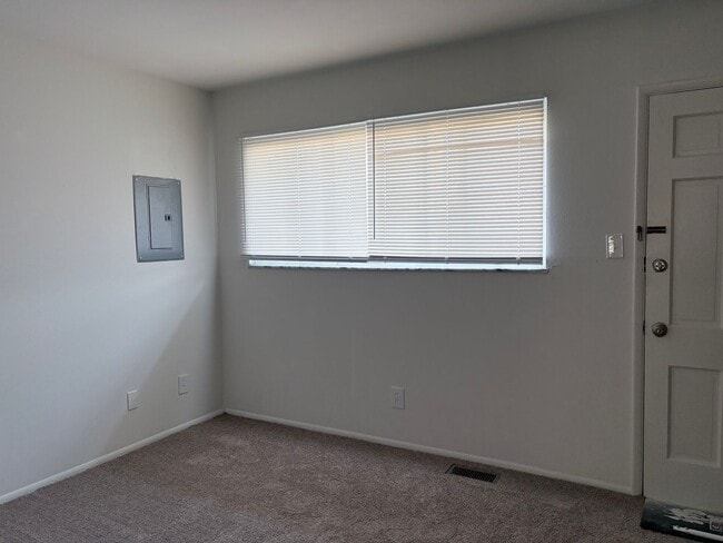 Building Photo - 1 Bedroom Ranch Style Apartment