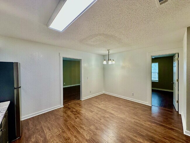 Building Photo - 3513 W Wood St